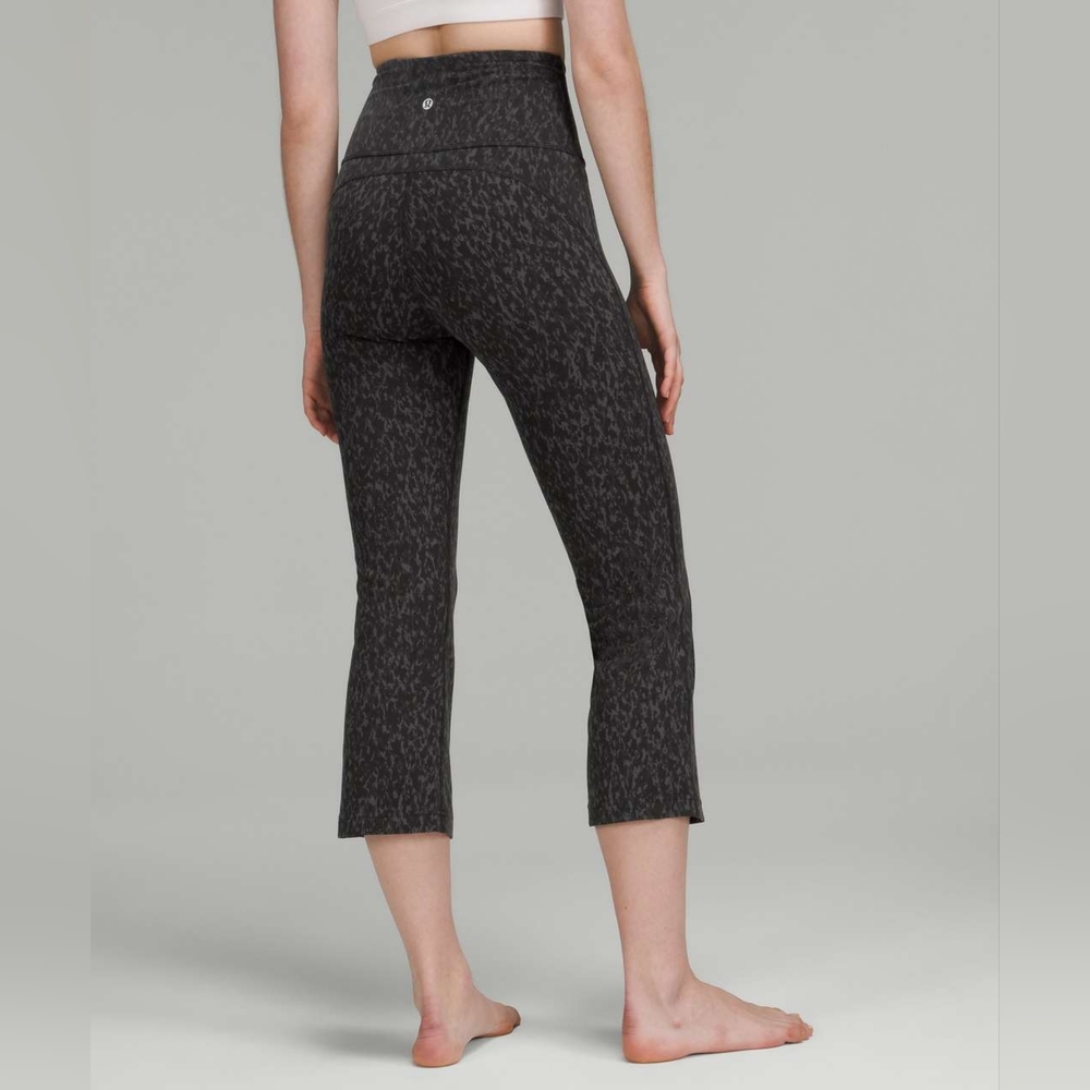 Lululemon 14 Groove Super-High-Rise Crop 23"